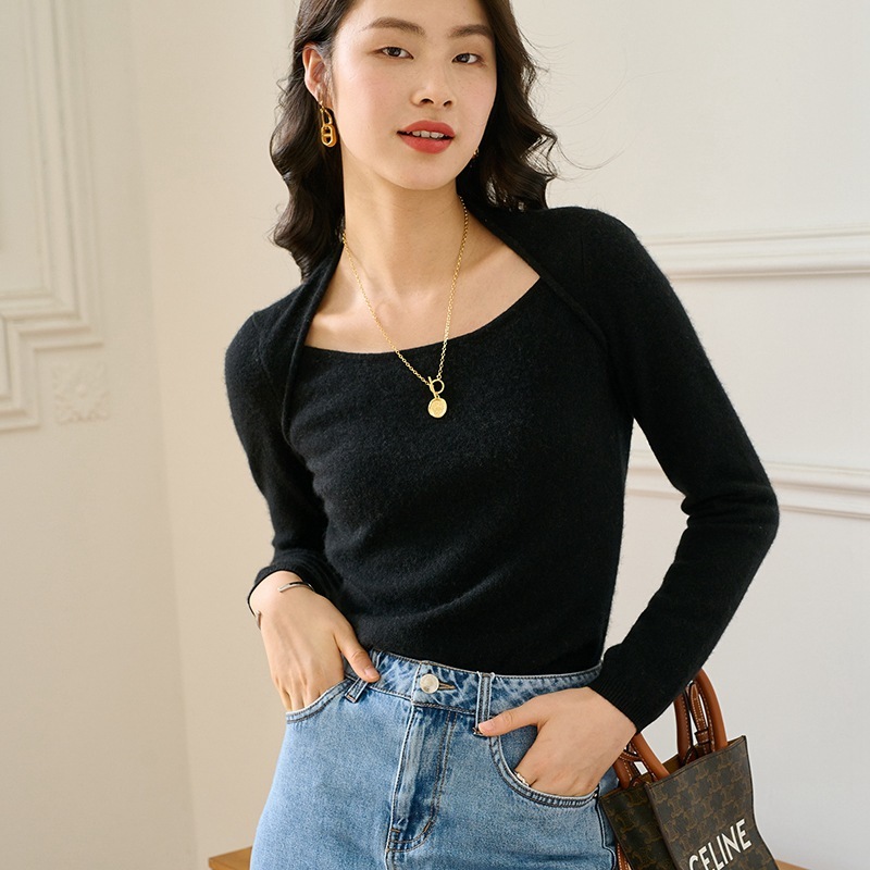 5404eab6-0f4b-4049-8ae6-2192a75fb47e.jpg Women's Base Wool Slim Slimming Knit Sweater - Image 1